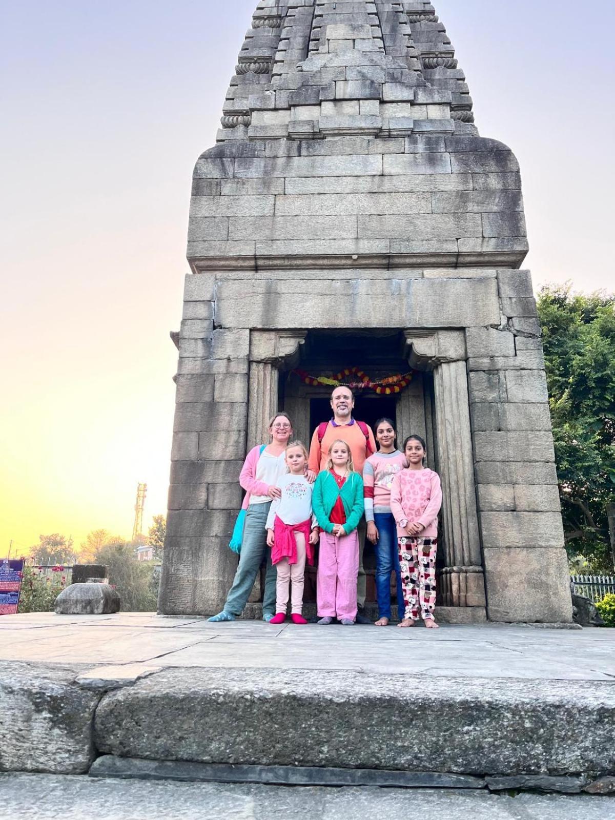 Shree Home Stay Dwarahat Экстерьер фото